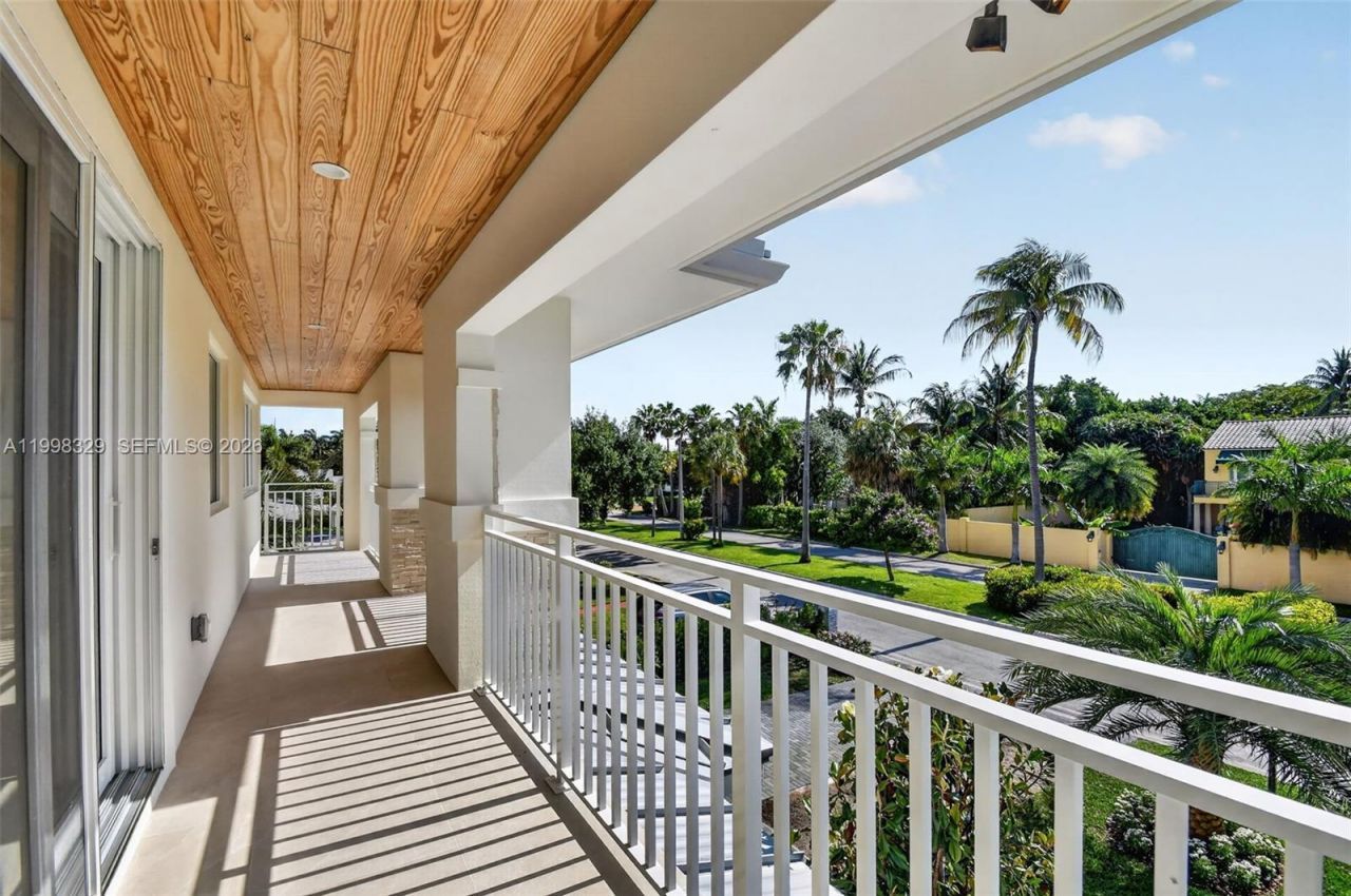 1017 S Palmway, Lake Worth, FL 33460 Photo