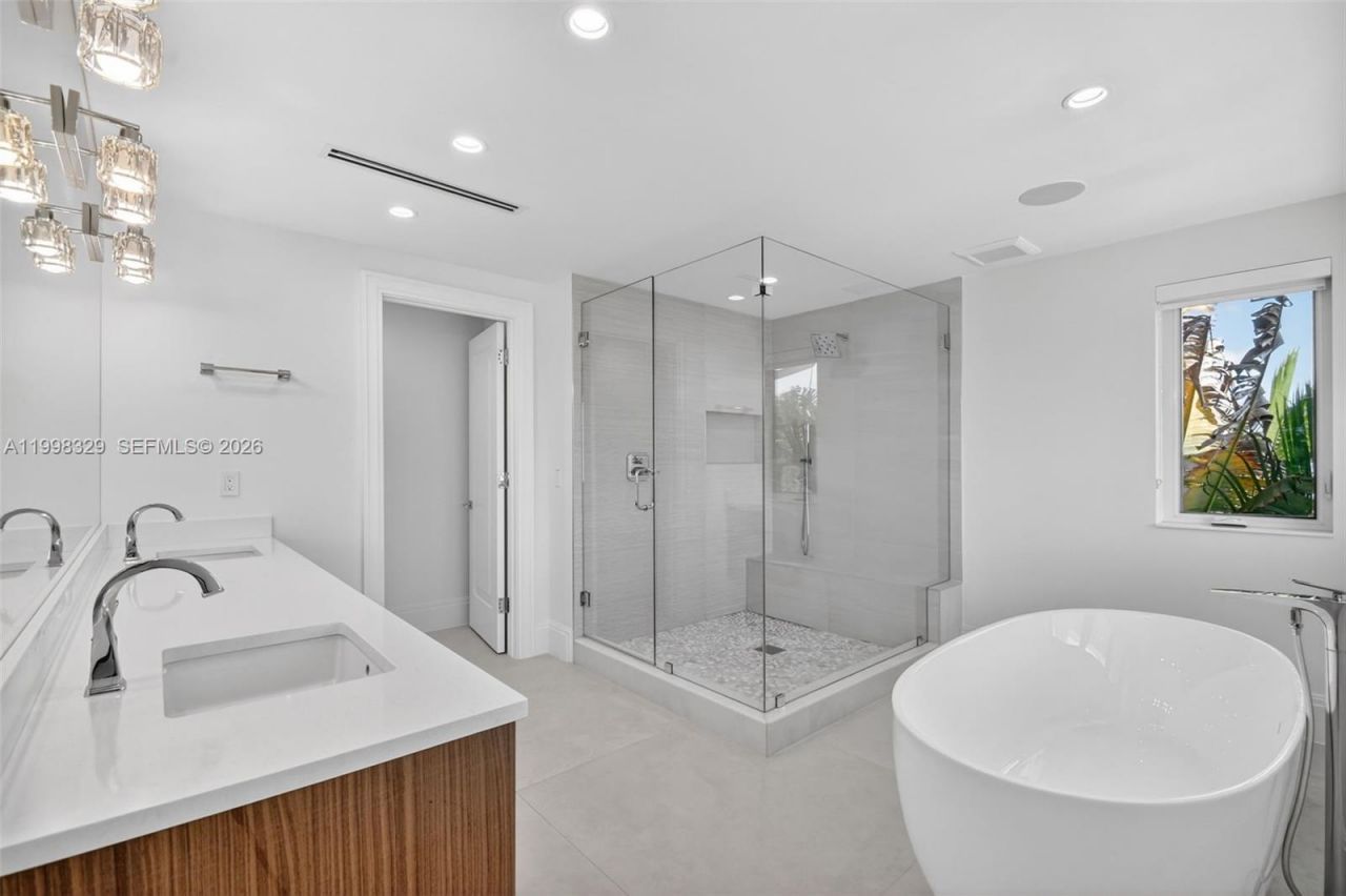 1017 S Palmway, Lake Worth, FL 33460 Photo