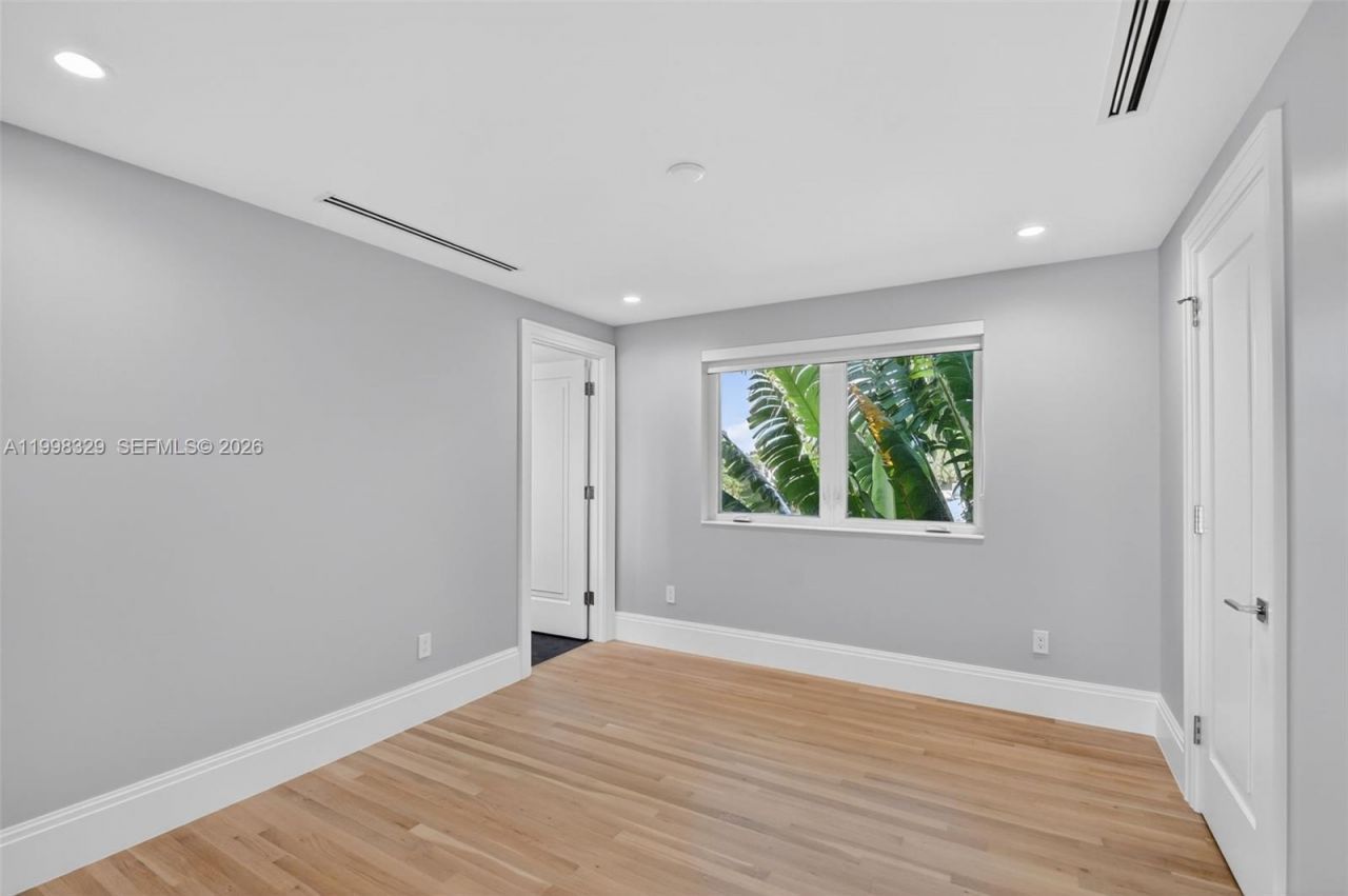 1017 S Palmway, Lake Worth, FL 33460 Photo