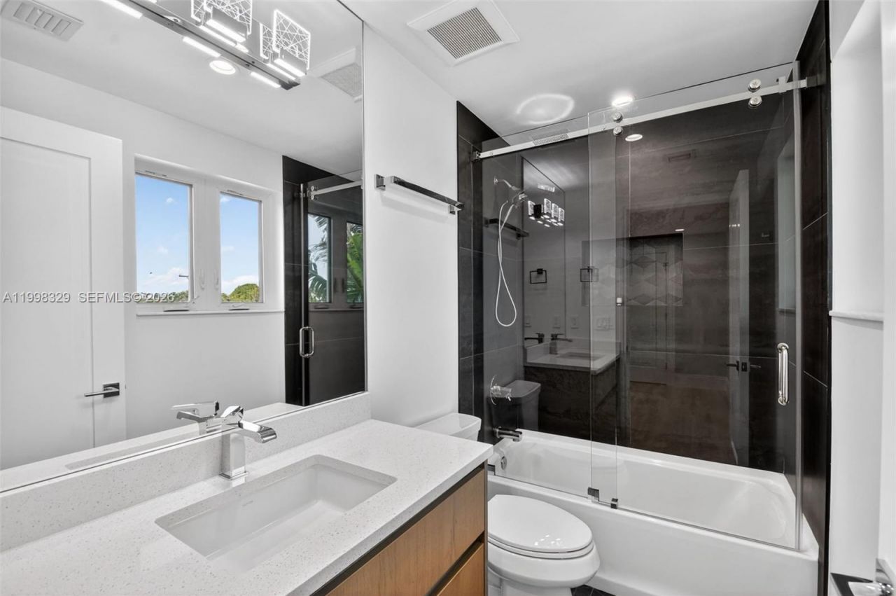 1017 S Palmway, Lake Worth, FL 33460 Photo