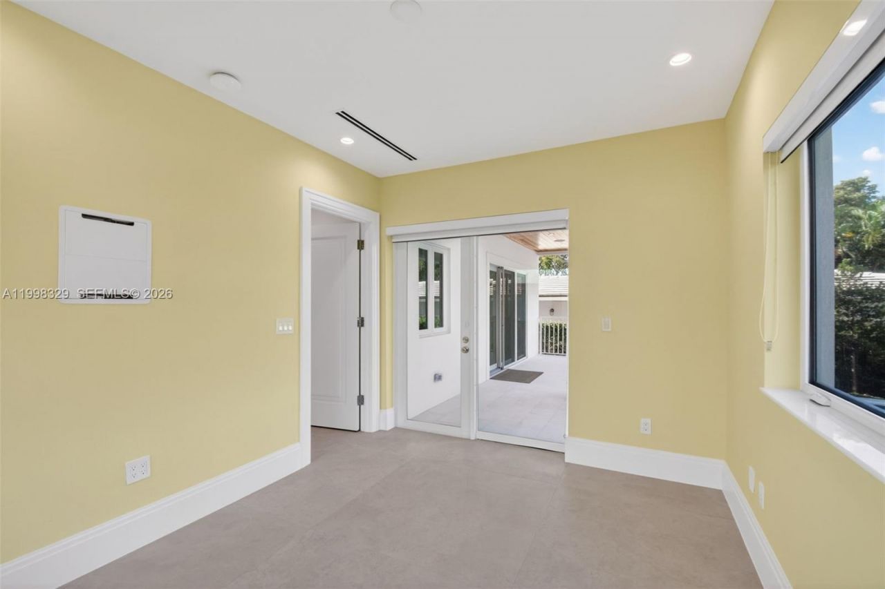 1017 S Palmway, Lake Worth, FL 33460 Photo
