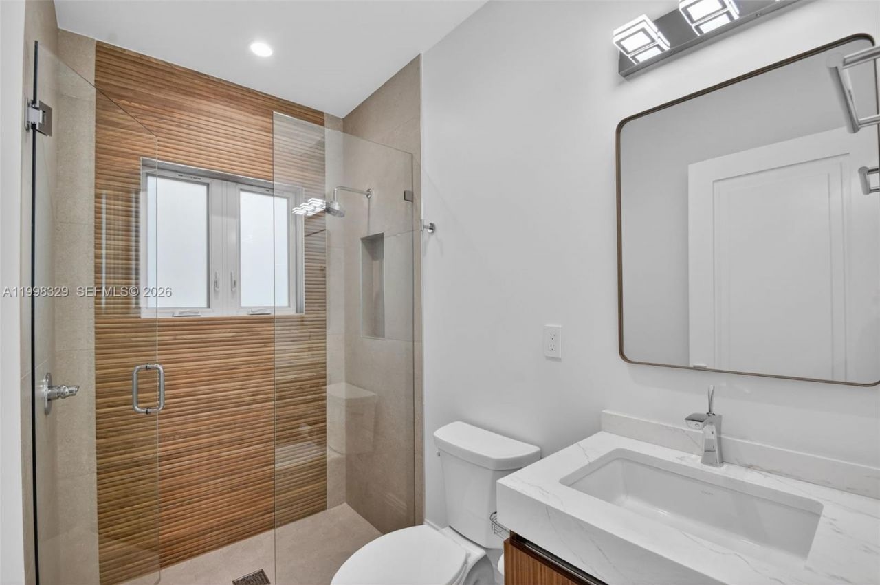 1017 S Palmway, Lake Worth, FL 33460 Photo