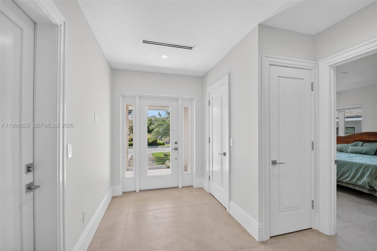 1017 S Palmway, Lake Worth, FL 33460 Photo