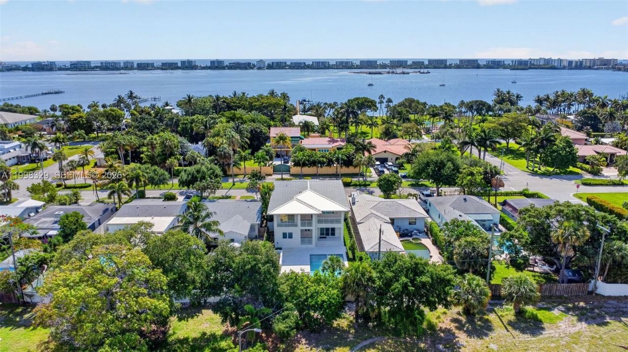 1017 S Palmway, Lake Worth, FL 33460 Photo