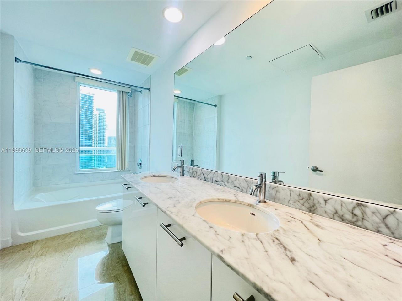 950 Brickell Bay Dr, Unit 2801, Miami, FL 33131 Photo