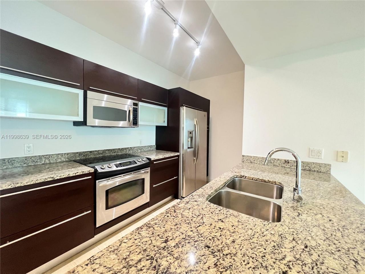 950 Brickell Bay Dr, Unit 2801, Miami, FL 33131 Photo