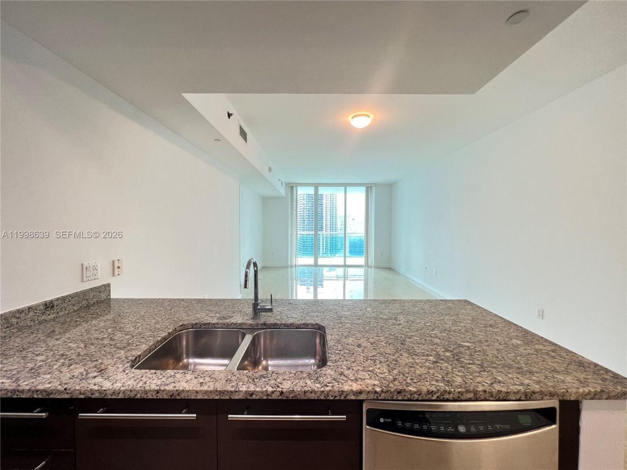 950 Brickell Bay Dr, Unit 2801, Miami, FL 33131 Photo