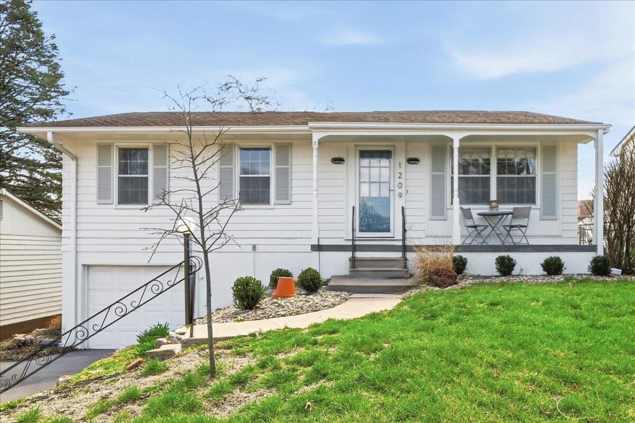 1209 Wedgewood Drive, Council Bluffs, IA 51503 Main Photo