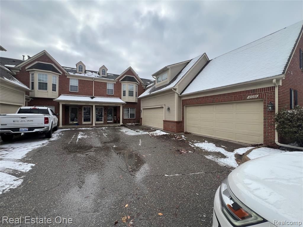 43216 Pendleton Circle, Sterling Heights, MI 48313 Main Photo