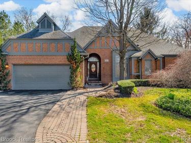 11633 Lorenz Way, Plymouth Twp, MI 48170