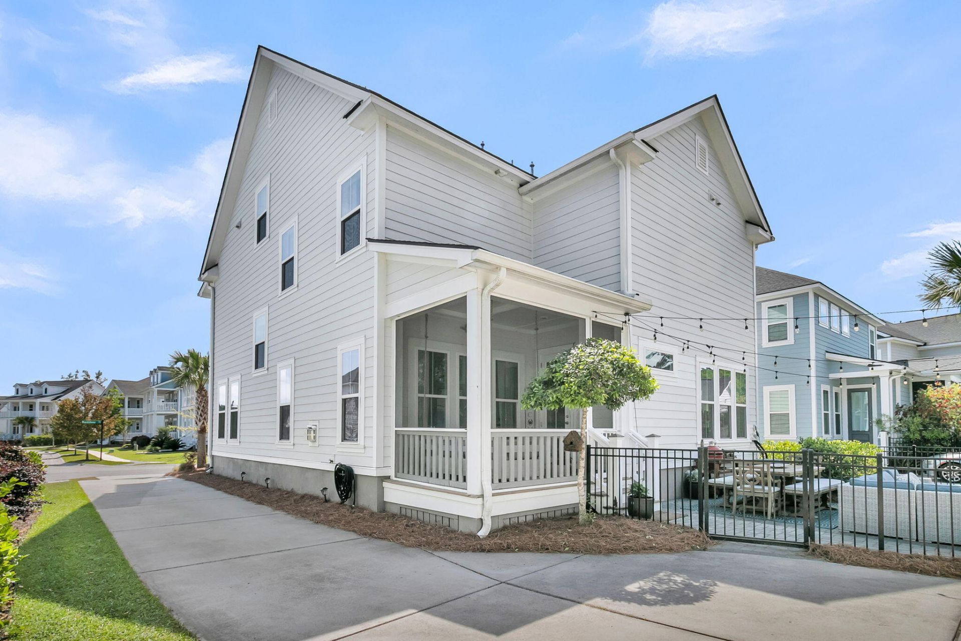 3889 Maidstone Drive Photo 4