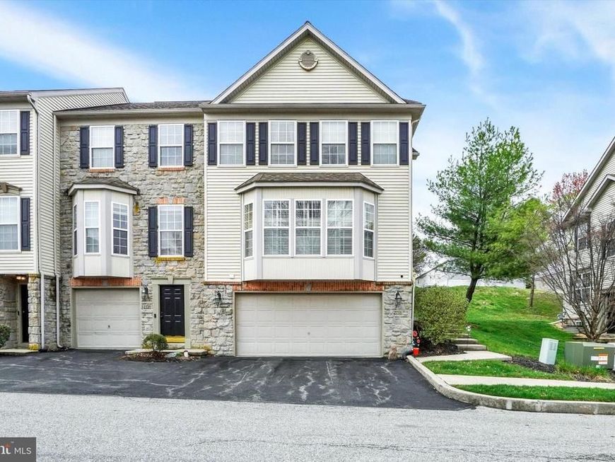 2718 Hunters Crest Drive, Unit 26, York, PA 17402 Main Photo