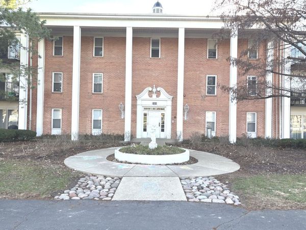 5101 Carriageway Drive, Unit 201, Rolling Meadows, IL 60008