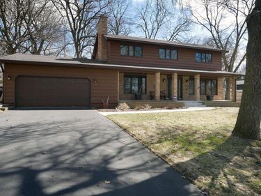 6000 Timberglade Circle, Bloomington, MN 55438