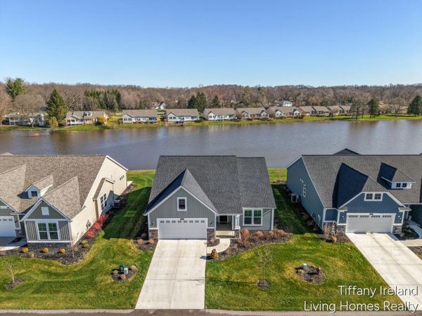 2911 Isle Grand Drive NE, Belmont, MI 49306