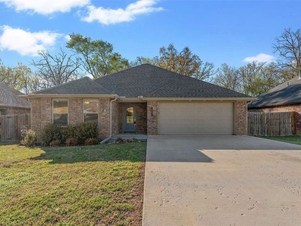 1311 Valley Drive , Gentry, AR 72734