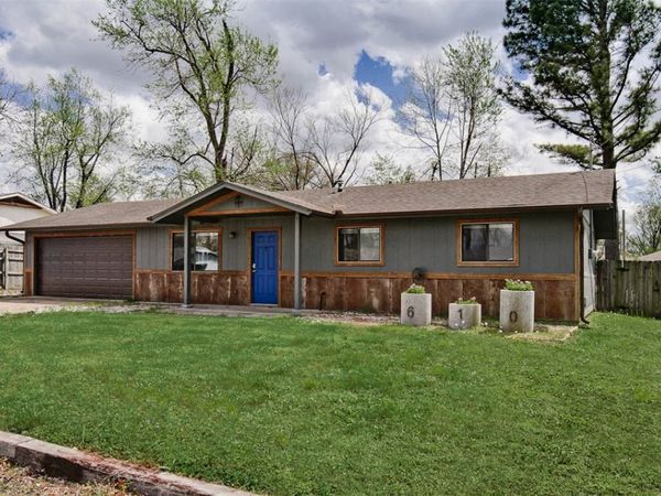 610 SE 10th Street , Bentonville, AR 72712