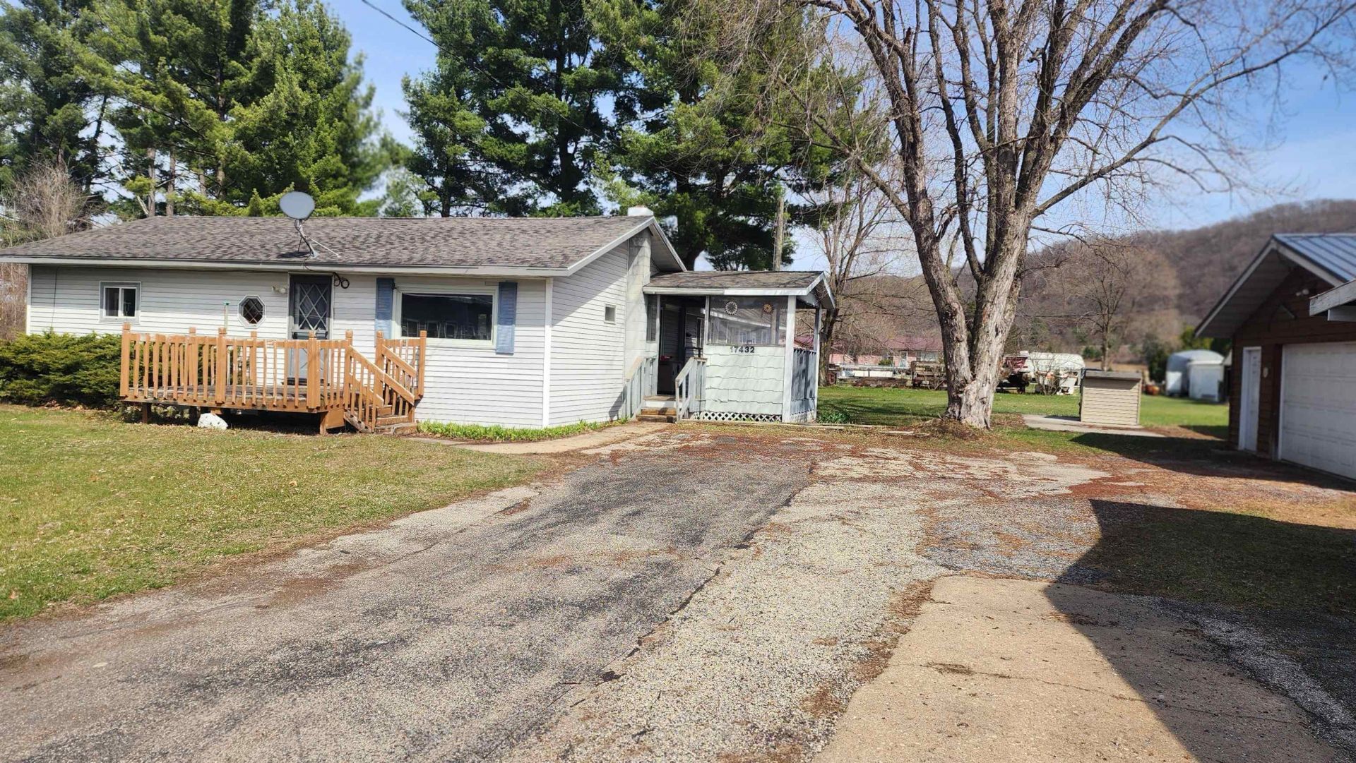 17432 Oakes Road, Boscobel, WI 53805 Main Photo