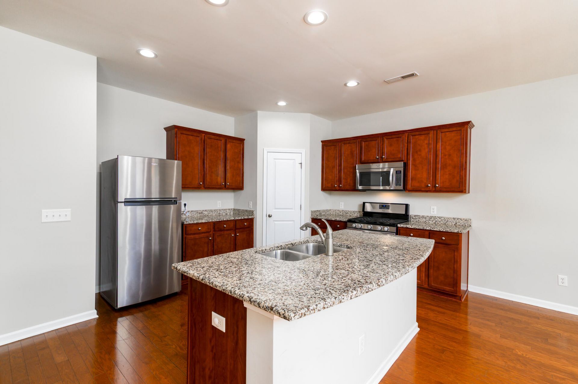 9714 Tackle Street Photo 7