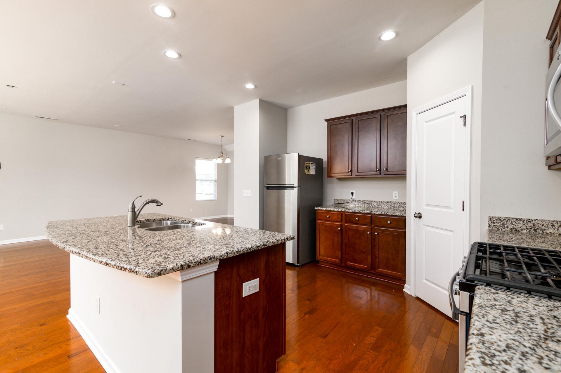 9714 Tackle Street Photo 8