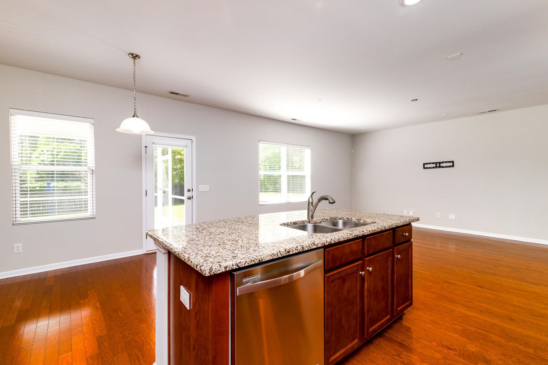 9714 Tackle Street Photo 9