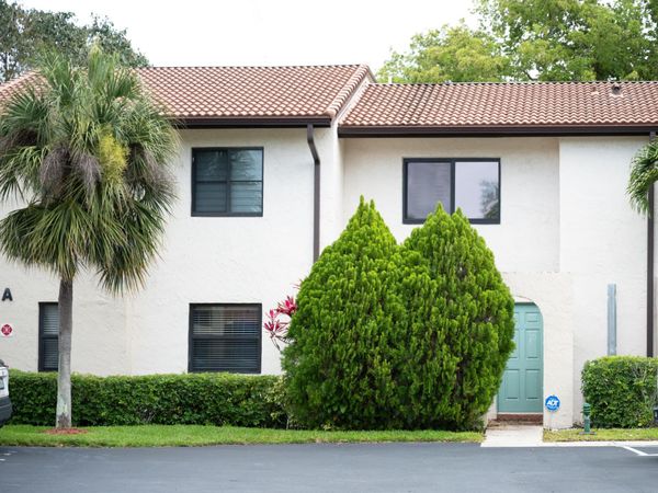 21820 Cypress Circle, Unit 25c, Boca Raton, FL 33433