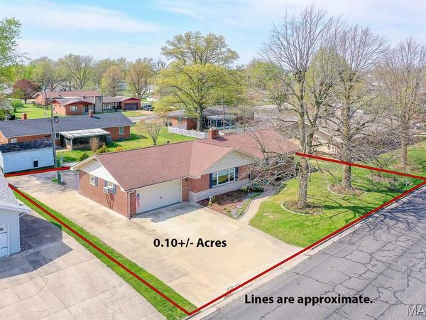 270 Charles Street , Red Bud, IL 62278