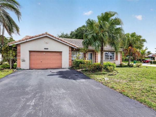 10424 NW 70th Ct , Tamarac, FL 33321