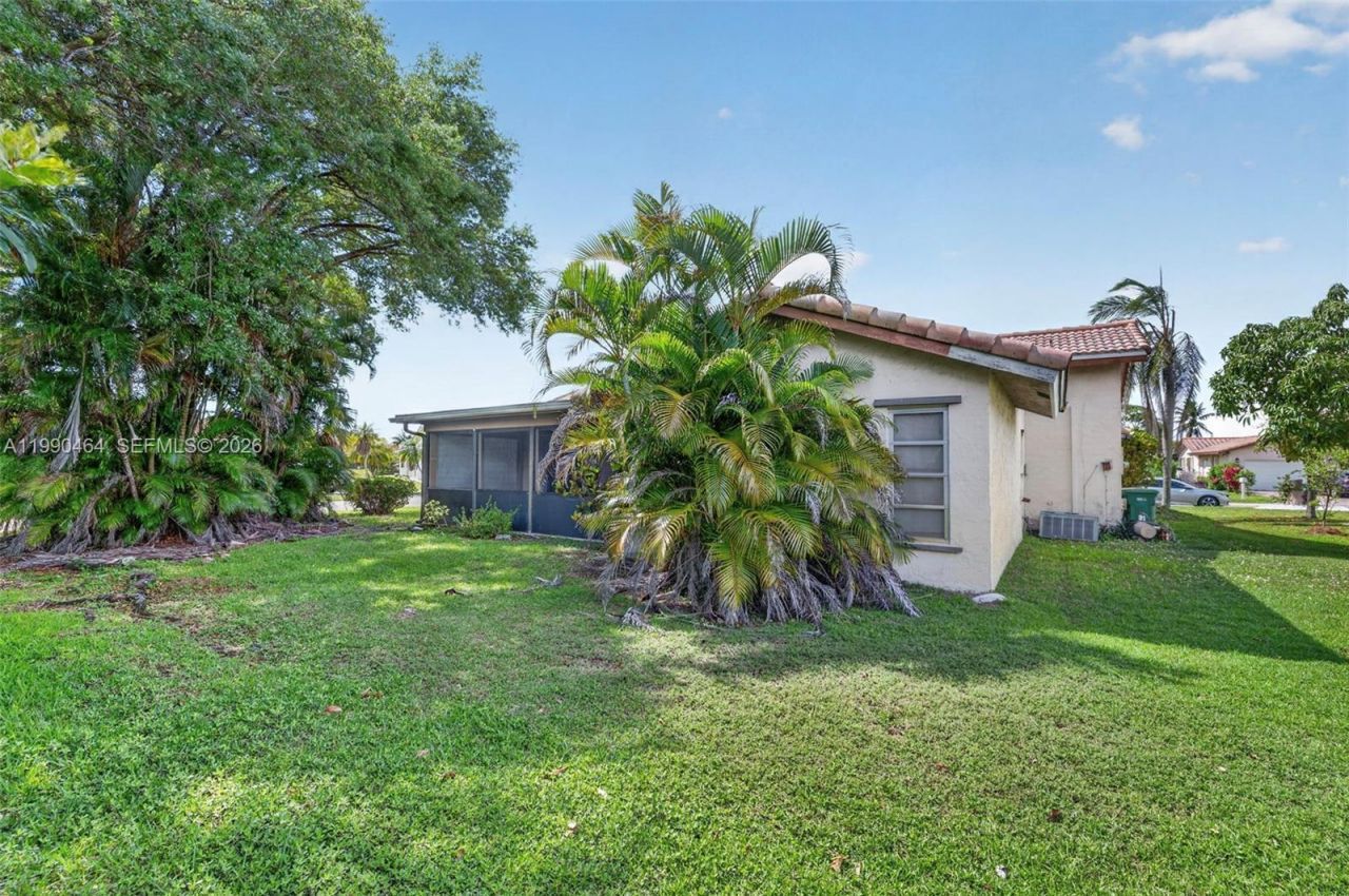 10424 NW 70th Ct , Tamarac, FL 33321 Photo