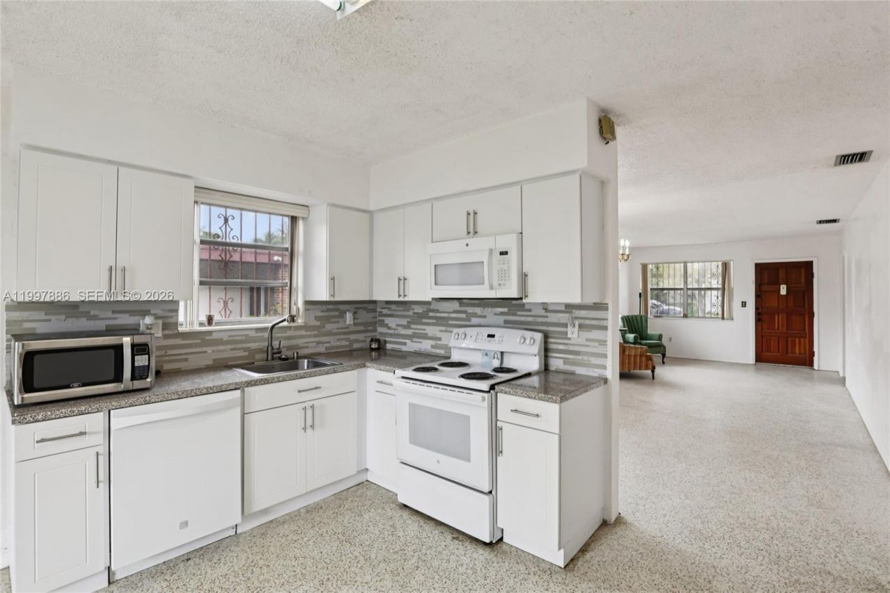 4756 SW 7th St, Miami, FL 33134 Photo