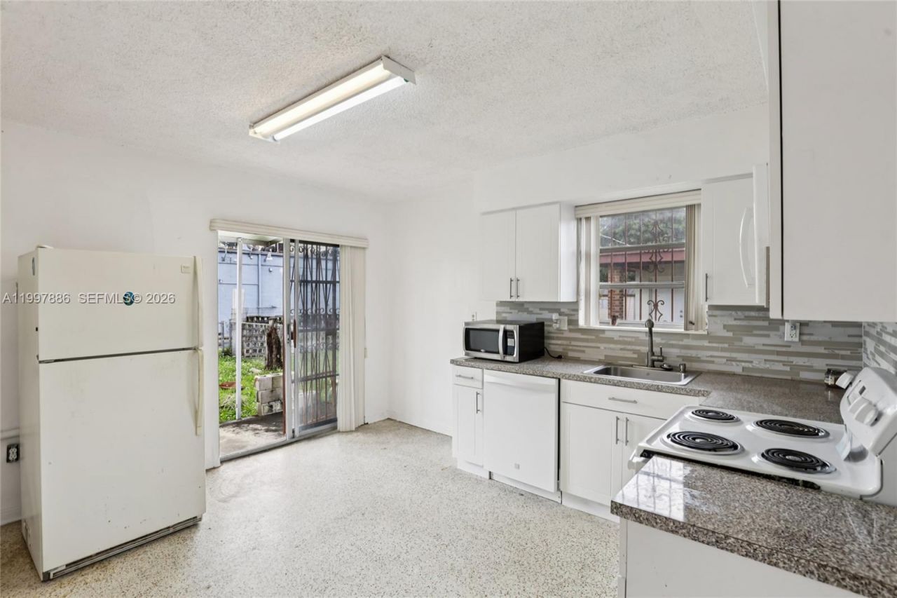 4756 SW 7th St, Miami, FL 33134 Photo