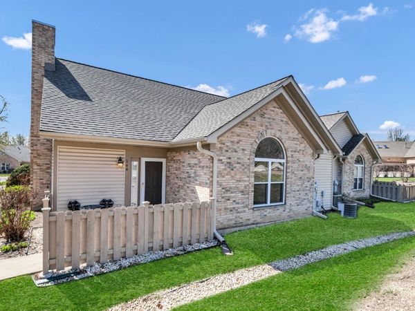 144 Canterbury Court , Bloomingdale, IL 60108