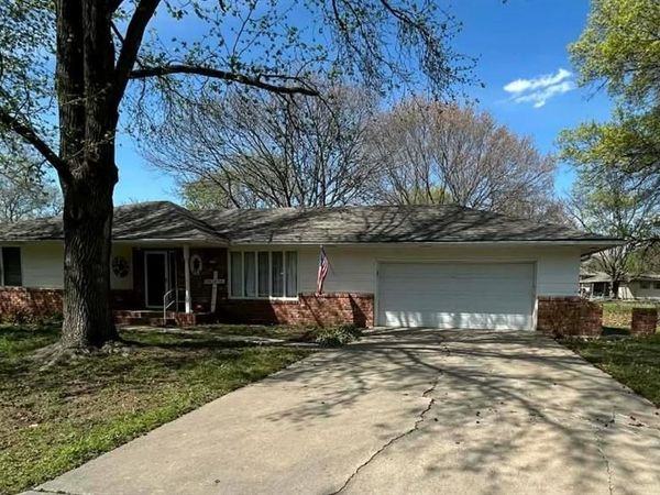 403 Fireside Drive, Arma, KS 66712