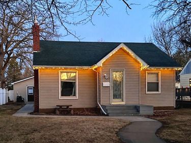 319 Crocker Avenue N, Thief River Falls, MN 56701