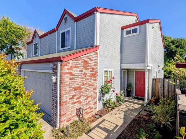 16 Town Sq PL, Oakland, CA 94603
