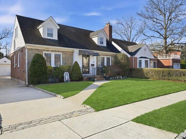 18 Durham Road , New Hyde Park, NY 11040