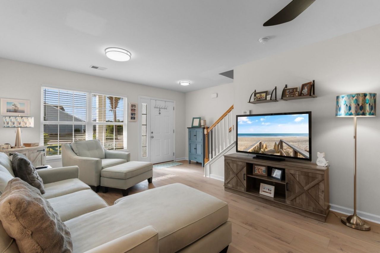 4668 Livorn Loop Photo 10