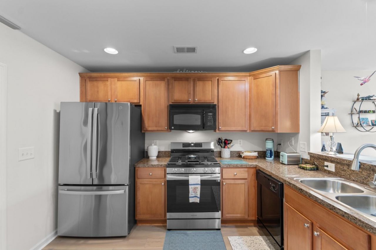 4668 Livorn Loop Photo 5