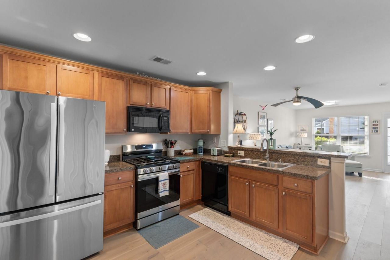 4668 Livorn Loop Photo 6