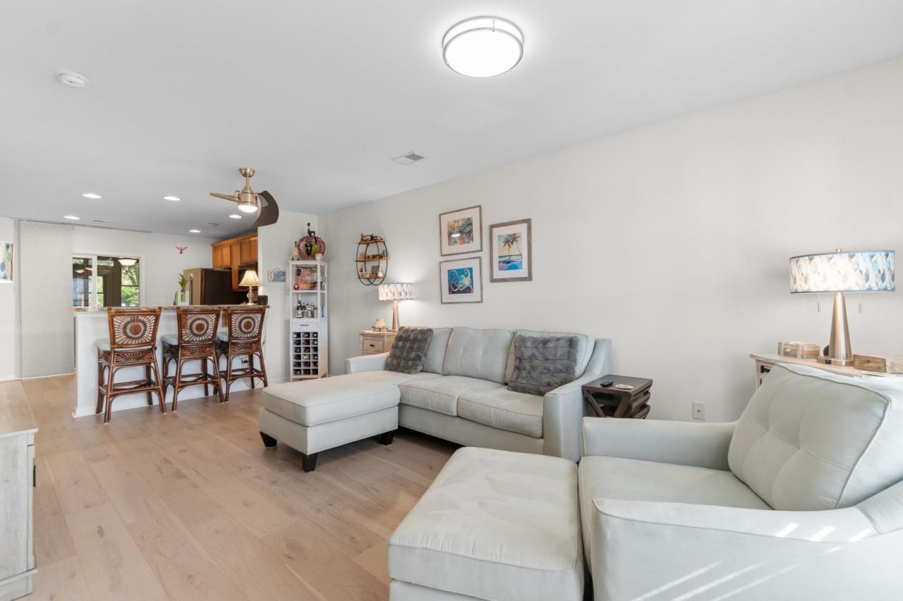 4668 Livorn Loop Photo 8