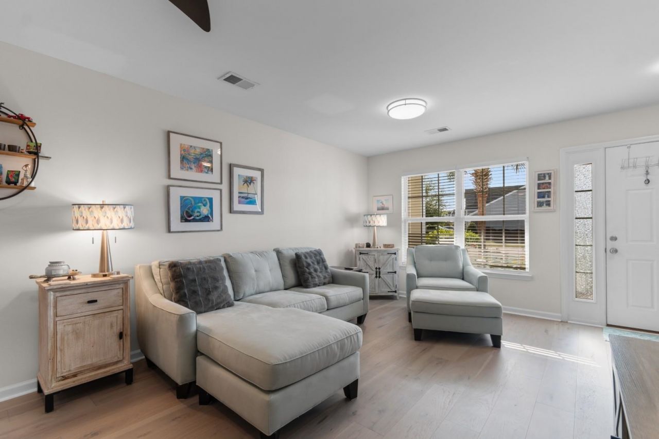 4668 Livorn Loop Photo 9