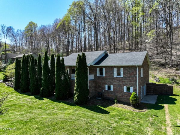 1320 Suntree Road, Unicoi, TN 37692