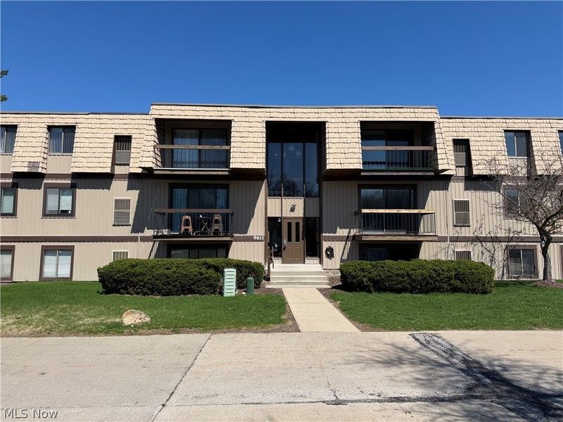 9611 Sunrise Boulevard, Unit K-9, North Royalton, OH 44133 Photo 1