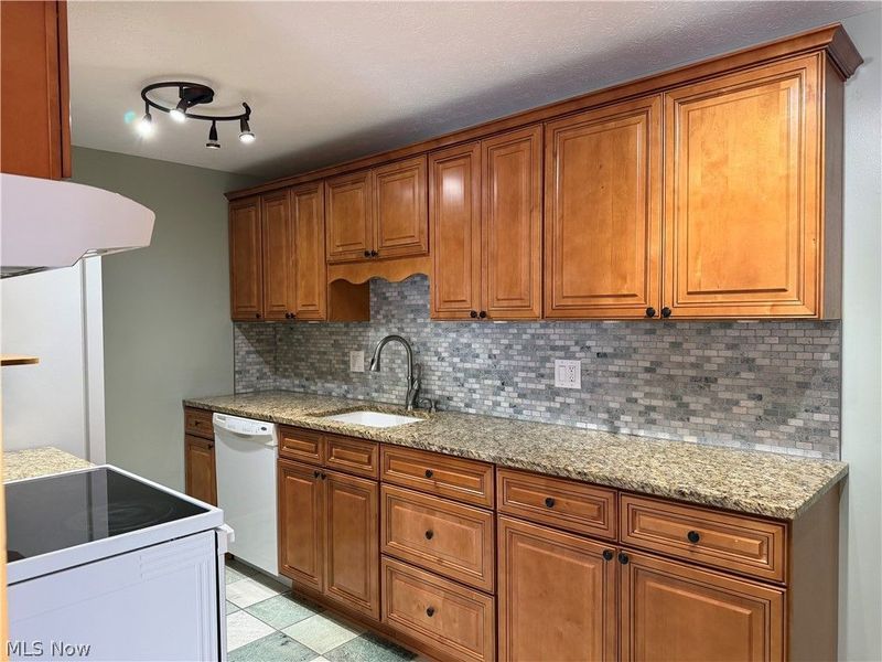 9611 Sunrise Boulevard, Unit K-9, North Royalton, OH 44133 Photo 11