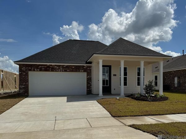 10027 Pelican Pointe Lane, Baton Rouge, LA 70810