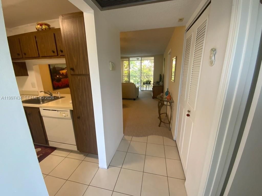 9311 Orange Grove Dr, Unit 405, Davie, FL 33324 Photo