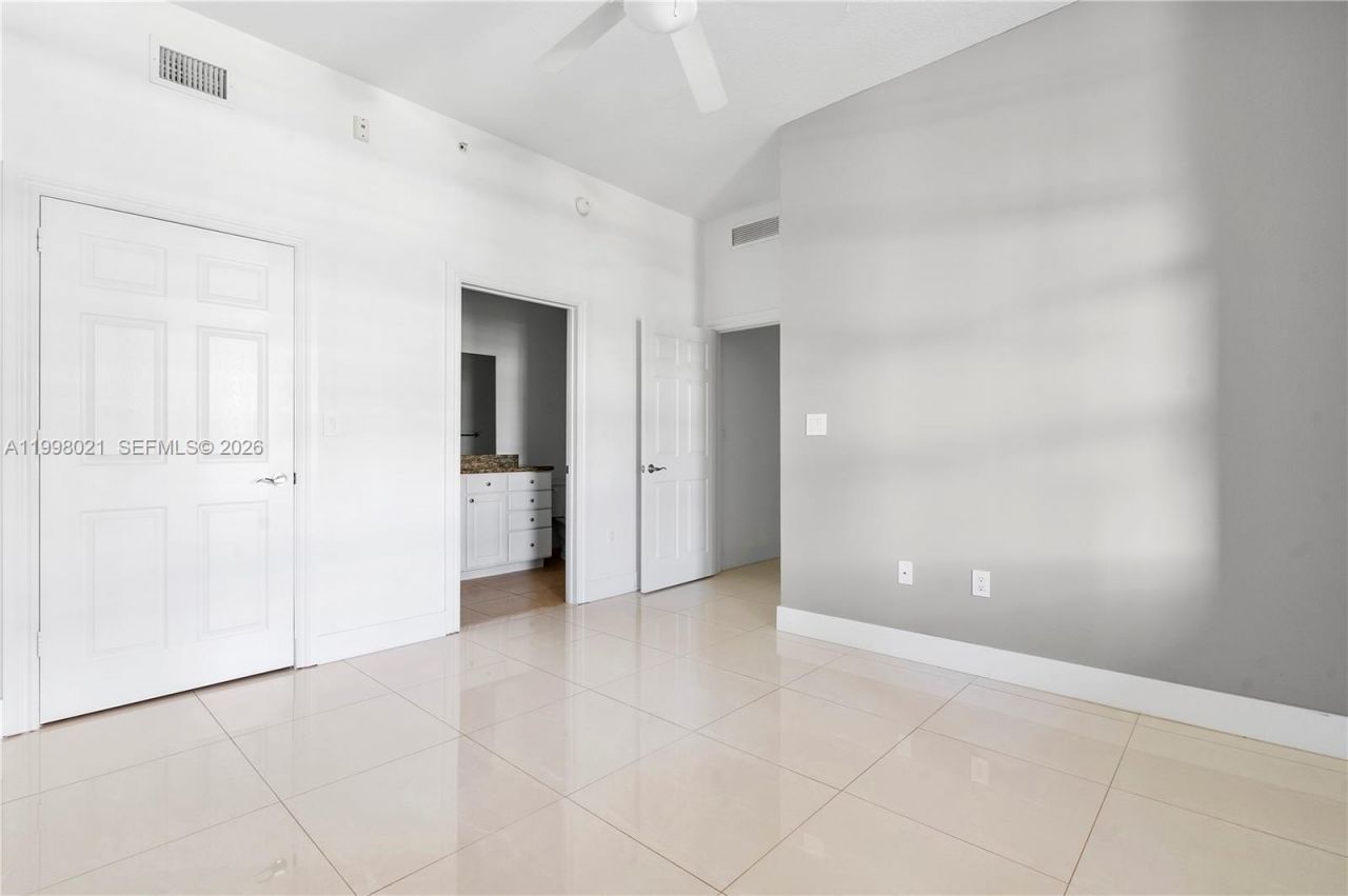 3001 NE 185th St, Unit 411, Aventura, FL 33180 Photo