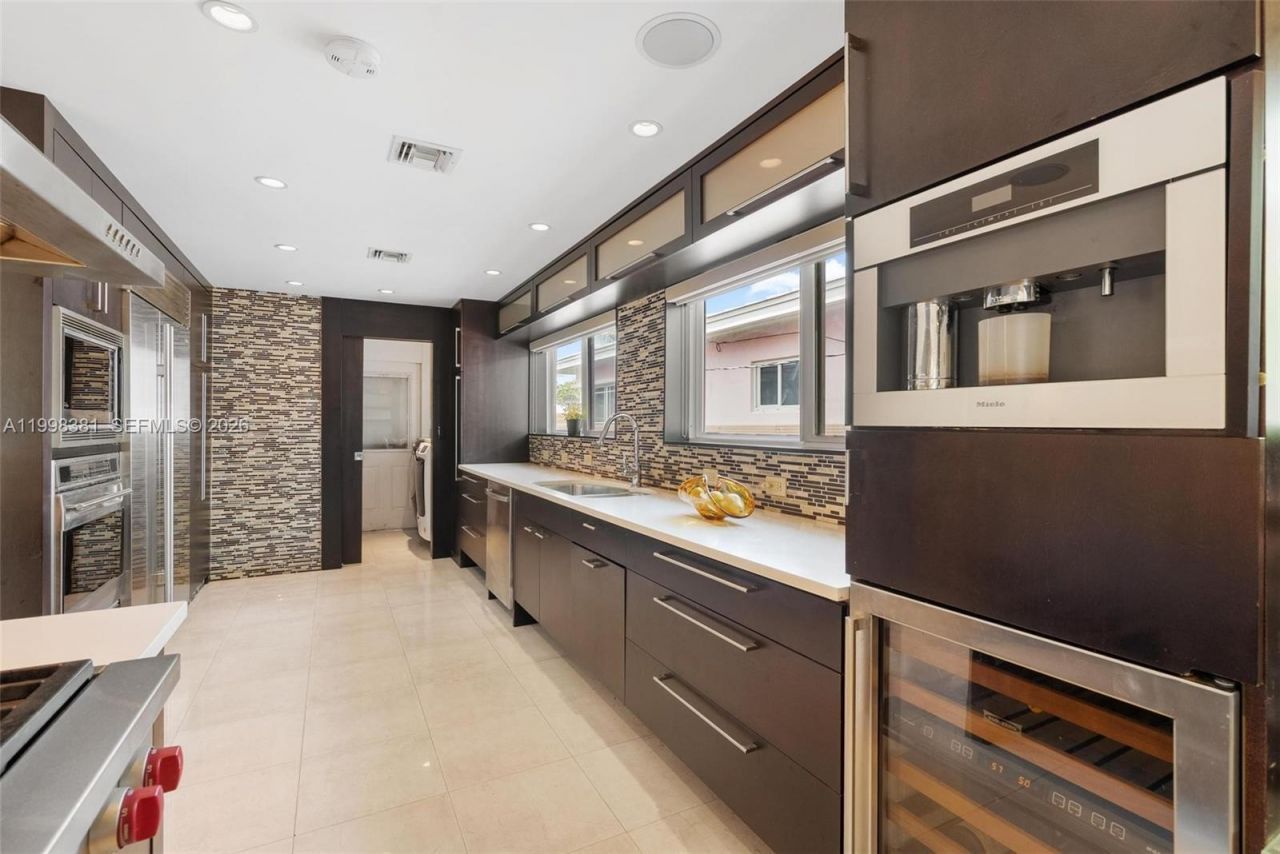 9141 Abbott Ave, Surfside, FL 33154 Photo