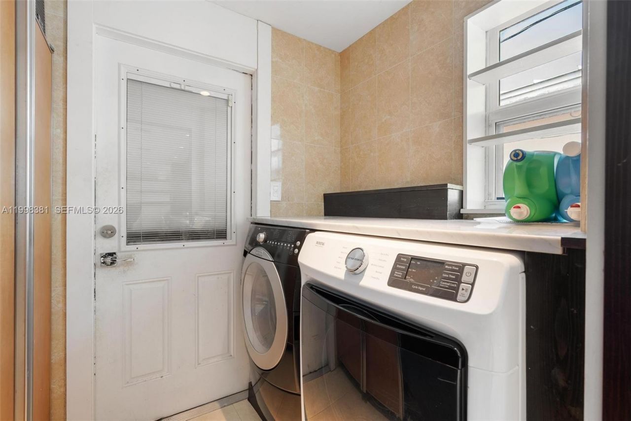 9141 Abbott Ave, Surfside, FL 33154 Photo