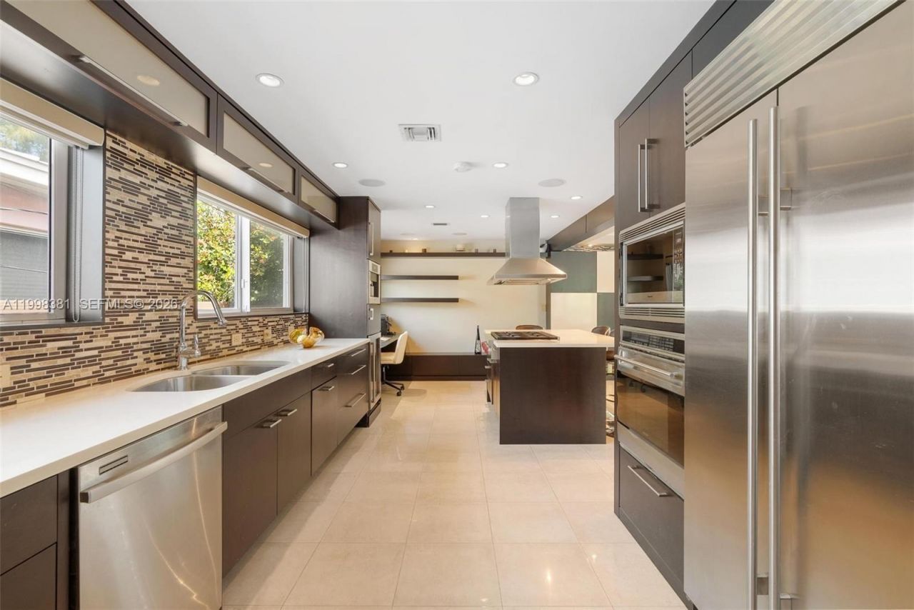 9141 Abbott Ave, Surfside, FL 33154 Photo